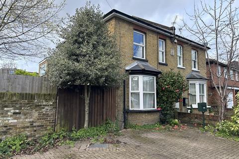 3 bedroom semi-detached house to rent, Cottimore Lane, Walton-On-Thames