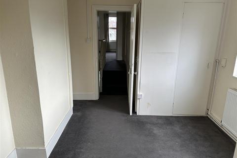 3 bedroom semi-detached house to rent, Cottimore Lane, Walton-On-Thames