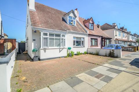 3 bedroom bungalow for sale, North Avenue, Southend-On-Sea SS2