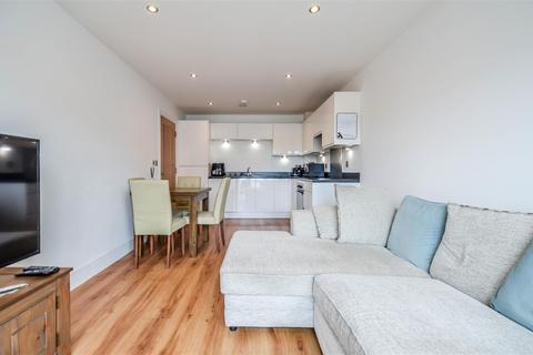 2 bedroom apartment for sale, London Road, Westcliff-On-Sea SS0