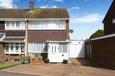 8 Hunter Drive, Bletchley, Milton Keynes, MK2 3LR