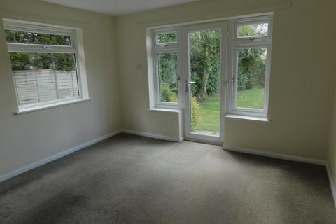 3 bedroom flat to rent, Green Hedges, Robertsbridge, East Sussex