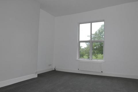 2 bedroom flat to rent, Flat C 2 Pearson Park, Hull, HU5 2SY