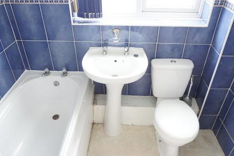 3 bedroom semi-detached house to rent, 7 Foxholme Road, Sutton, Hull, HU7 4YQ