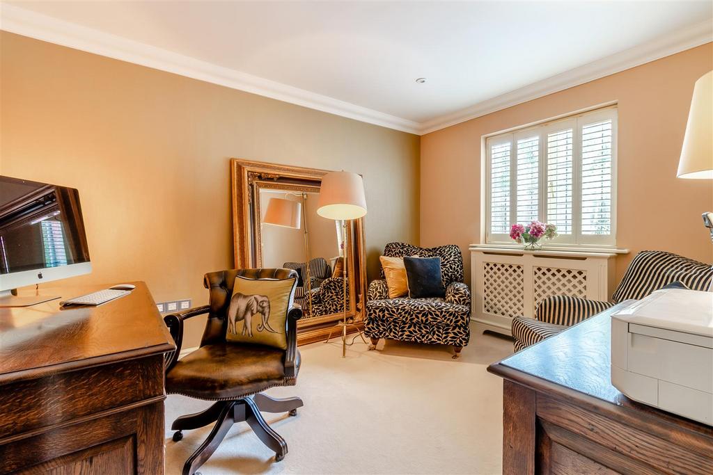 8591273-interior19.jpg