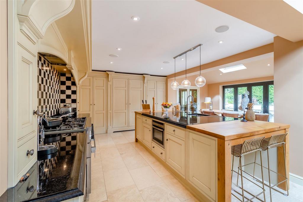 8591273-interior41.jpg