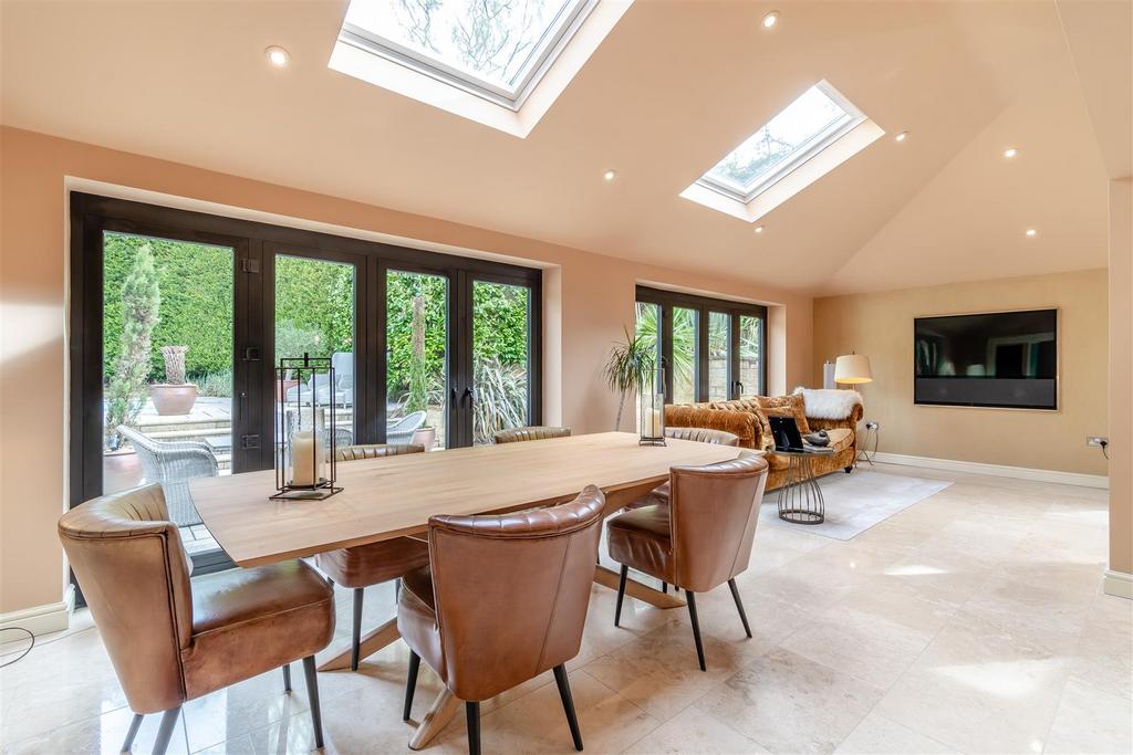 8591273-interior36.jpg