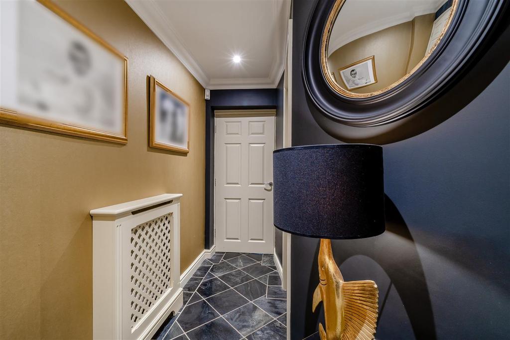 8591273-interior44.jpg
