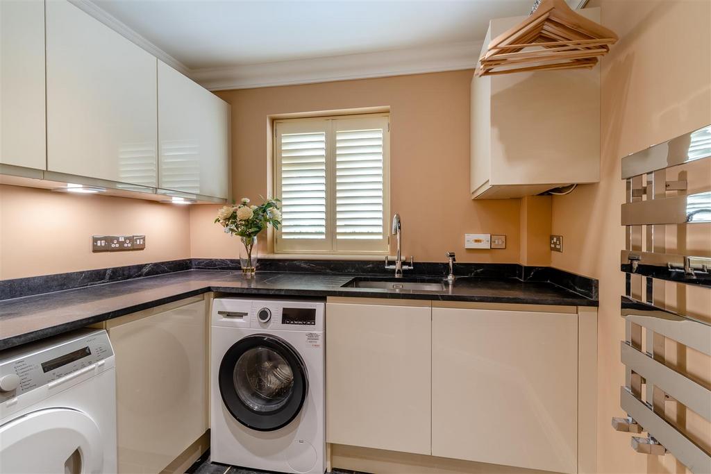 8591273-interior50.jpg