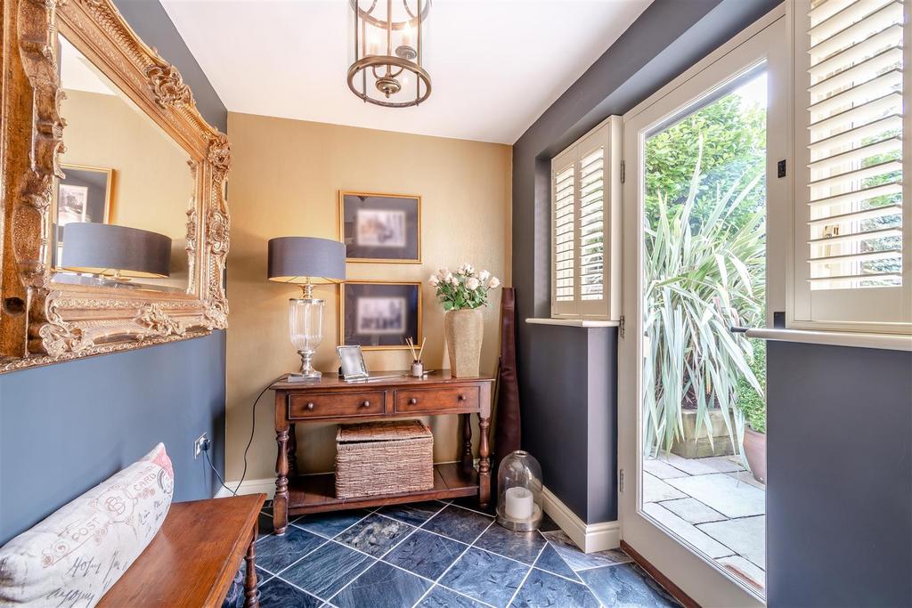 8591273-interior46.jpg