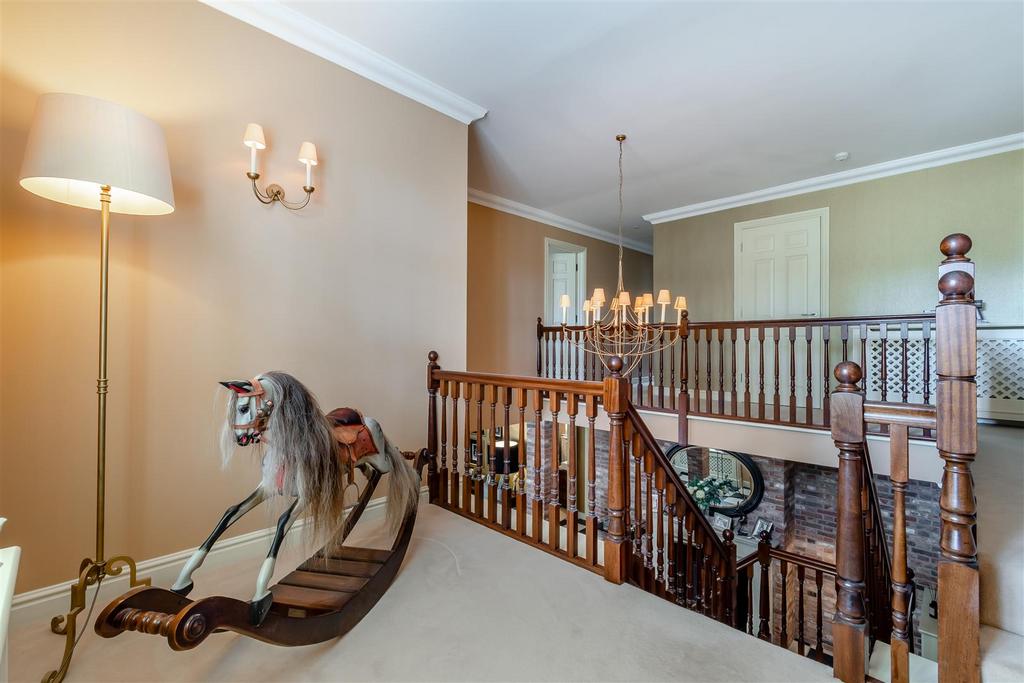 8591273-interior18.jpg