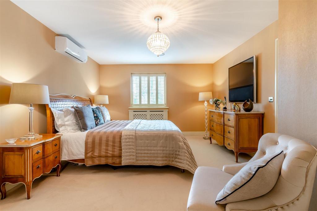 8591273-interior14.jpg