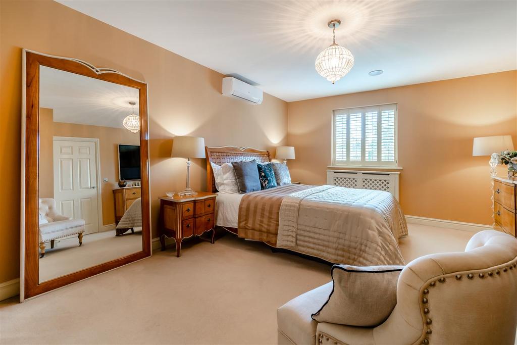 8591273-interior13.jpg