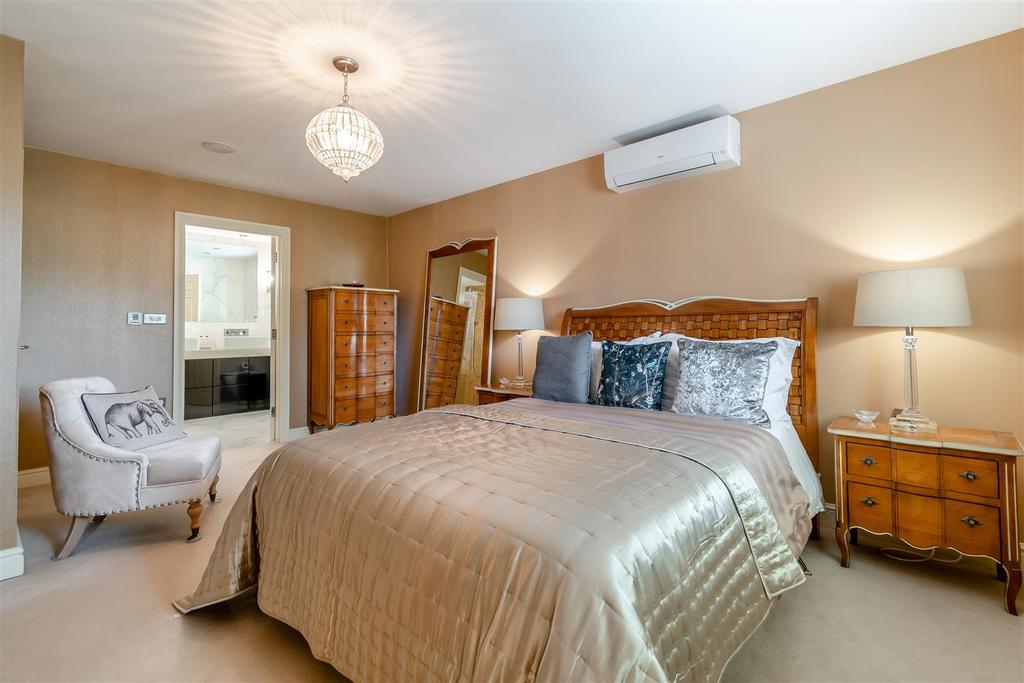 8591273-interior15.jpg