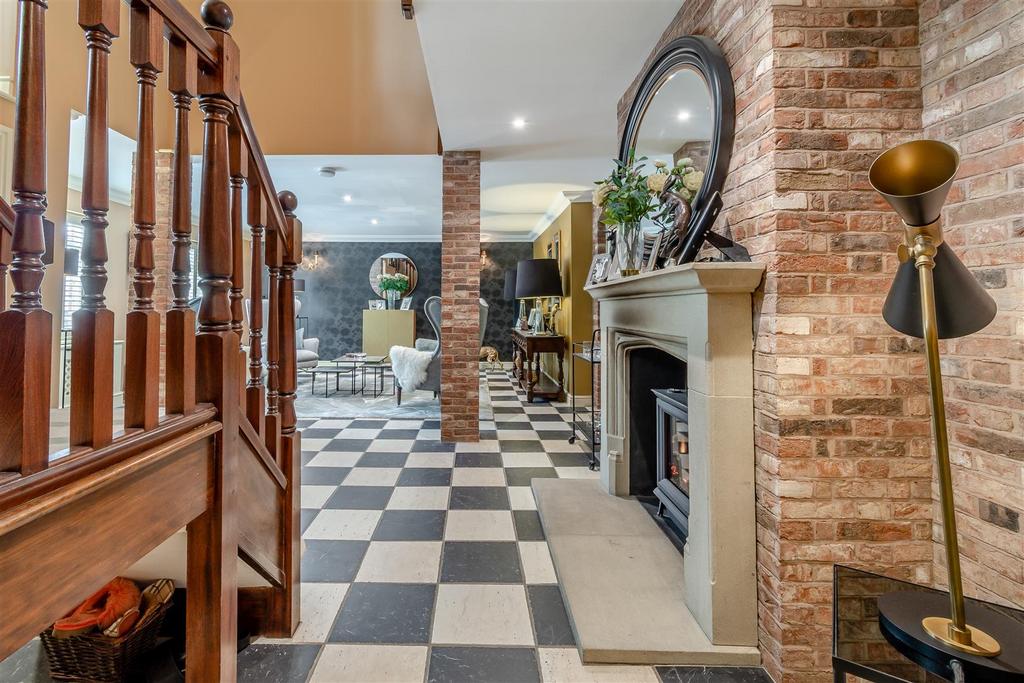 8591273-interior24.jpg