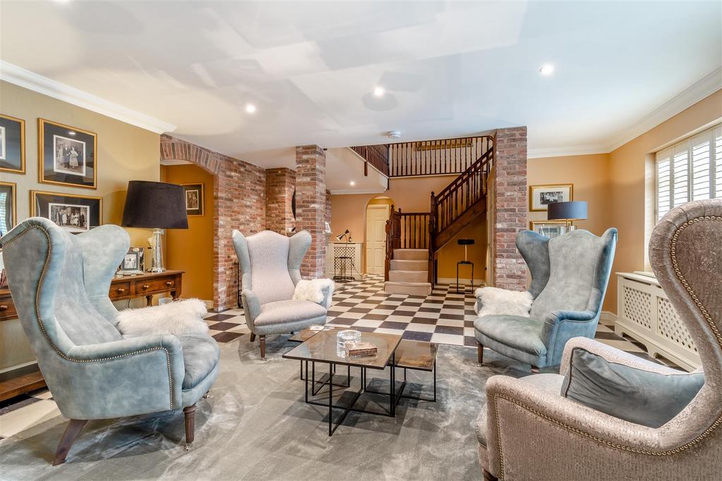 8591273-interior25.jpg