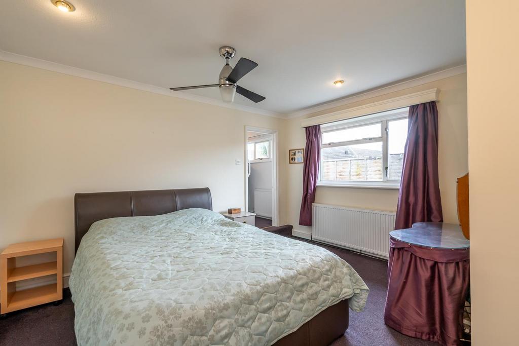 Bedroom 1.jpg