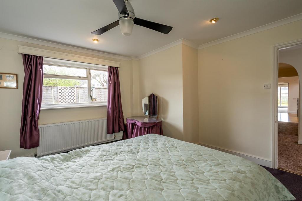 Bedroom 1 (2).jpg