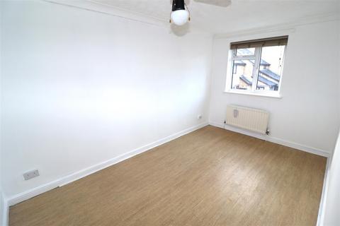 3 bedroom terraced house to rent, Midship Close, Rotherhithe