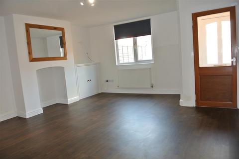 2 bedroom end of terrace house to rent, Leam Street, Leamington Spa