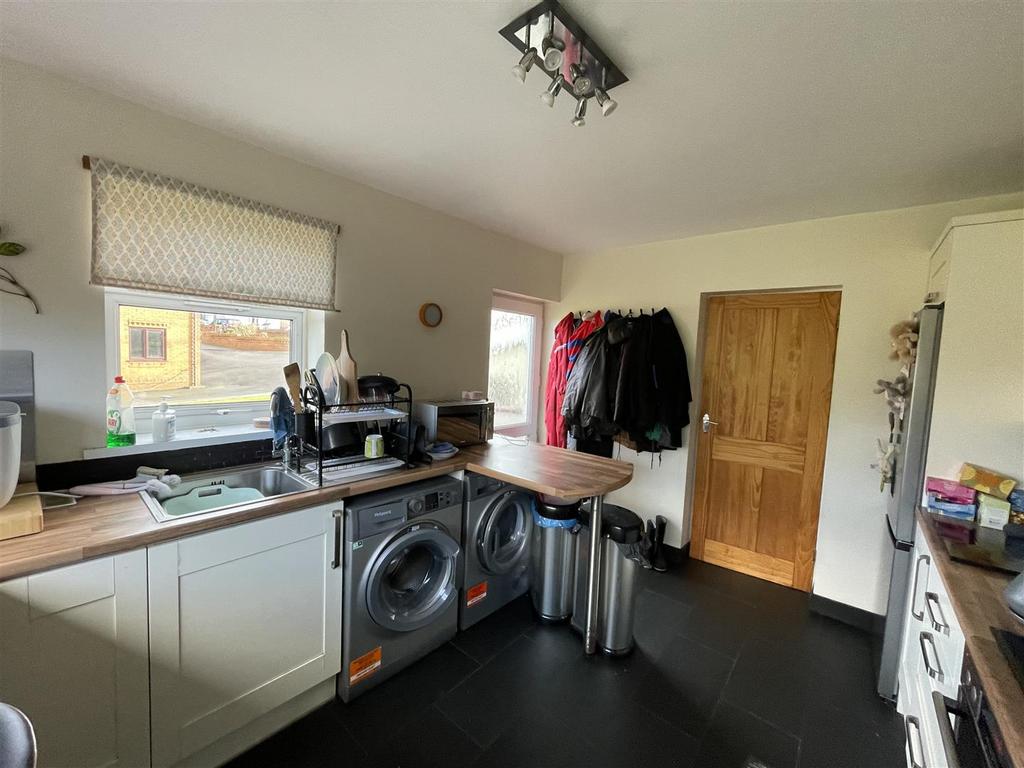 Kitchen/Breakfast Bar