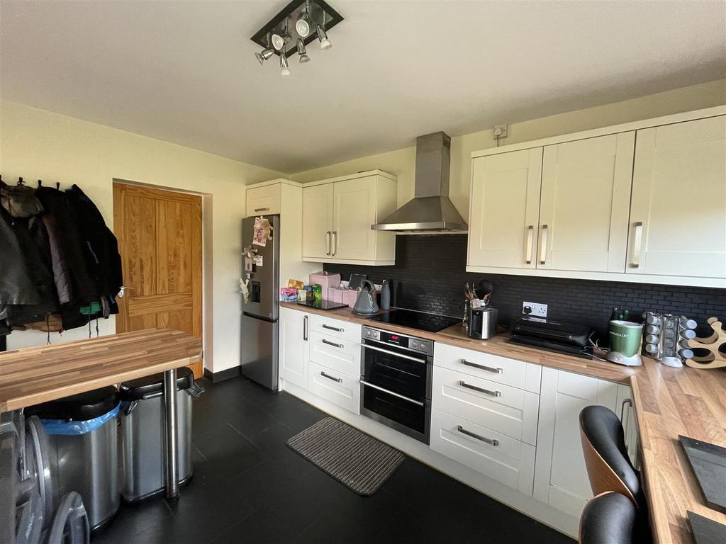 Kitchen/Breakfast Bar