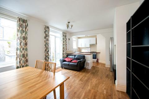 2 bedroom maisonette to rent, Emlyn Road, London W12