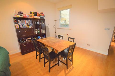 4 bedroom terraced house to rent, Romilly Road, Finsbury Park N4