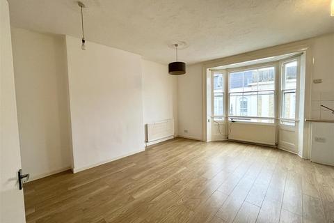 1 bedroom apartment to rent, Cross Street, Ryde, PO33 2AD