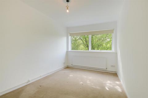 2 bedroom flat to rent, Watling Street, Radlett WD7