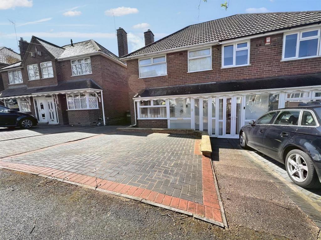 Tyndale Crescent, Great Barr, Birmingham 3 bed semidetached house for