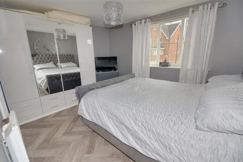 2 bedroom apartment to rent, Gascoigne House, Cromwell Mount, Pontefract WF8