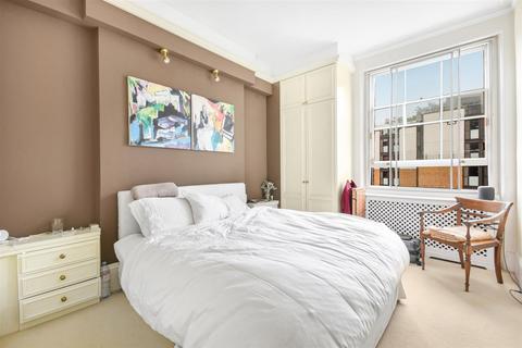 2 bedroom apartment for sale, Ennismore Gardens, Knightsbridge SW7.