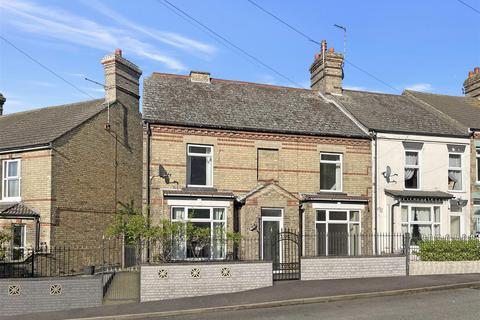 2 bedroom end of terrace house for sale, St. Peters Road, Lowestoft