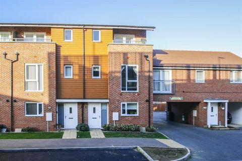 5 bedroom townhouse for sale, Bowling Green Close, Bletchley
