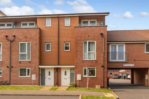 4 bedroom townhouse for sale, Bowling Green Close, Bletchley