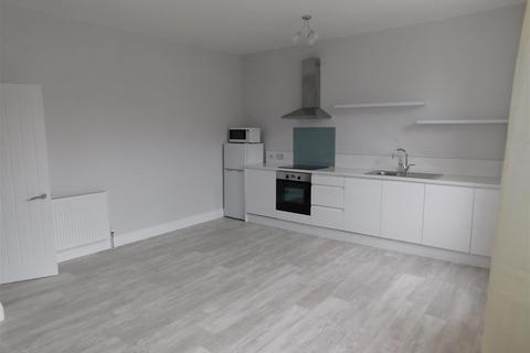2 bedroom flat to rent, Elmwood Avenue, Wallsend, NE28 6LA