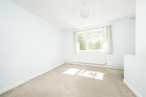 8 Woodbine Close, Twickenham, TW2 5LD