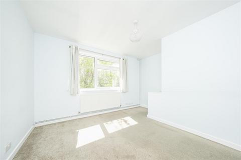 8 Woodbine Close, Twickenham, TW2 5LD
