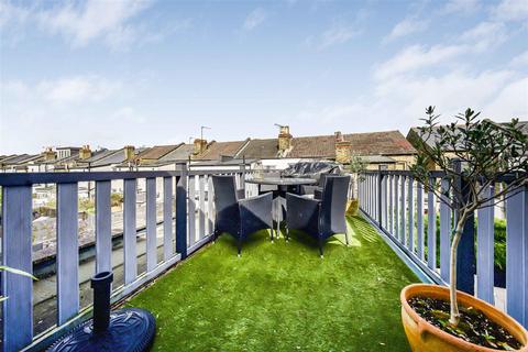 20 Norcutt Road, Twickenham, TW2 6SR