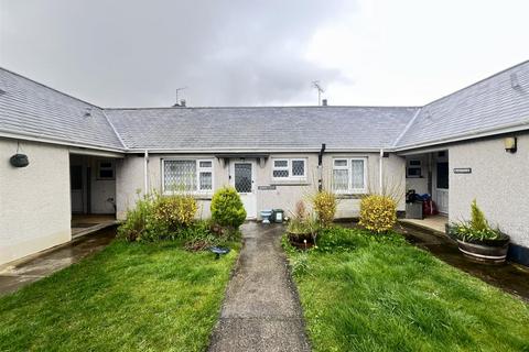 6 Penrodyn, Tregaron, SY25 6HQ