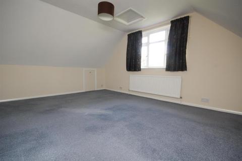 4 bedroom bungalow to rent, High Street, Brentwood