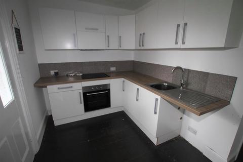 2 bedroom flat to rent, Leighton Avenue, Leigh-On-Sea, Essex