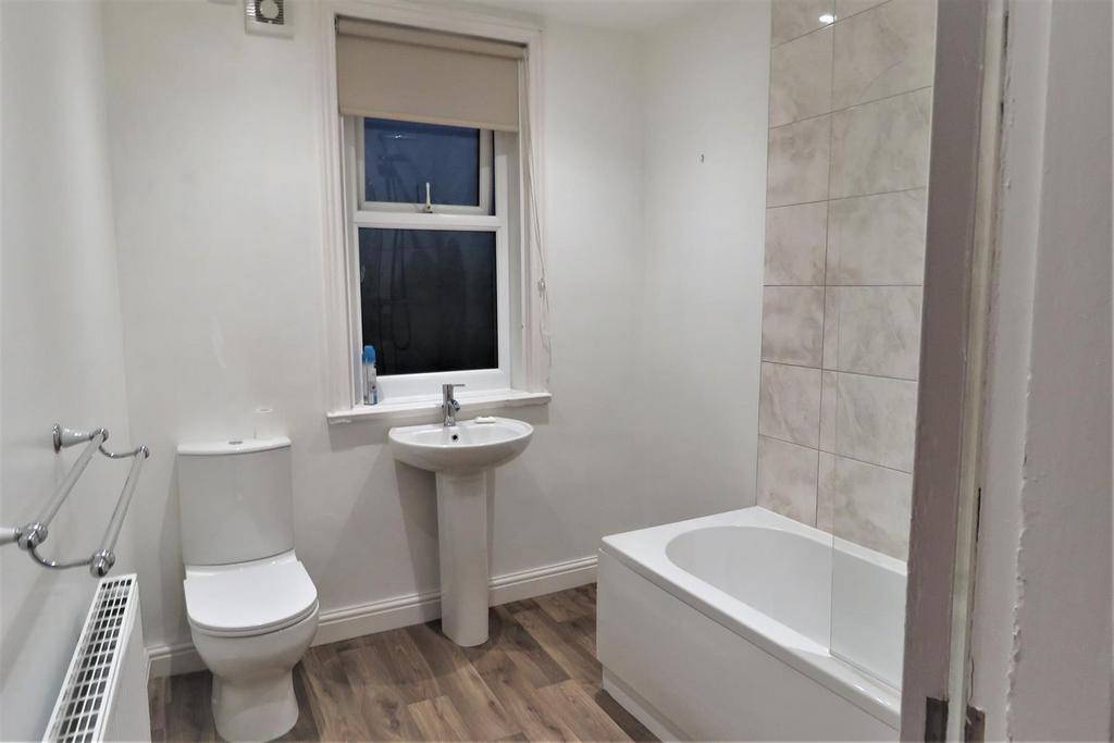 Wennington Road, Southport 2 bed apartment £725 pcm (£167 pw)