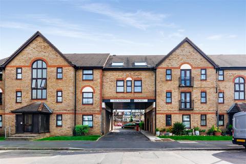 202, Gladstone Court Gladstone Road, London, SW19 1PX