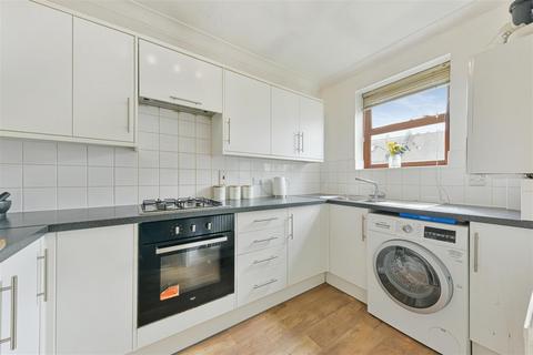 202, Gladstone Court Gladstone Road, London, SW19 1PX