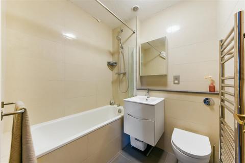 202, Gladstone Court Gladstone Road, London, SW19 1PX