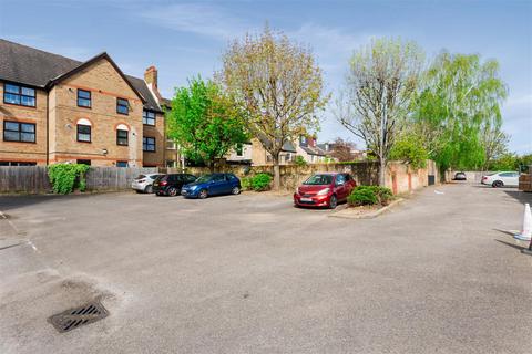 202, Gladstone Court Gladstone Road, London, SW19 1PX