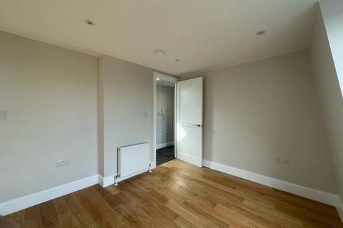 2 bedroom apartment to rent, Berrymead Gardens, W3