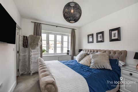 15 Dover Road, Tadworth, KT20 5FN